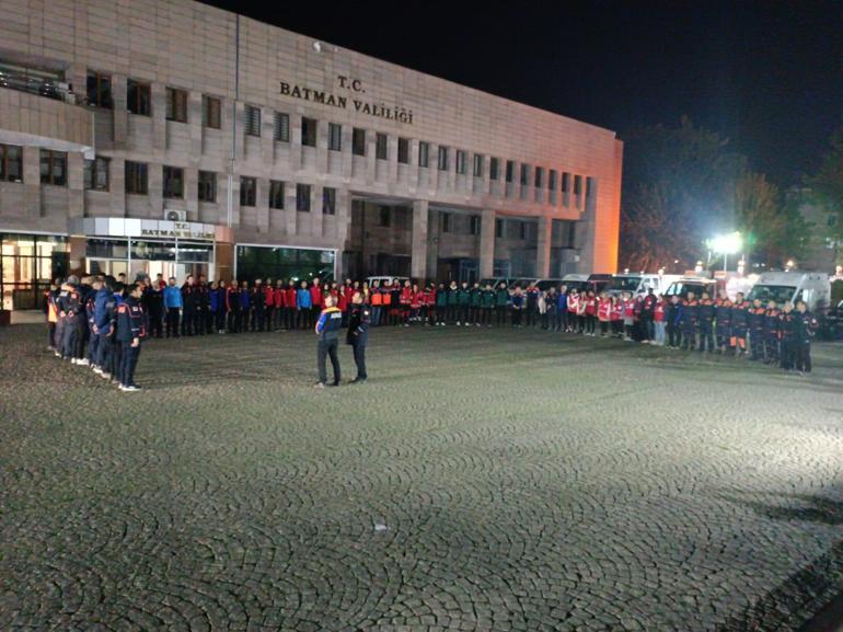 Türkiye ve KKTCde Çök- Kapan- Tutun deprem anı tatbikatı gerçekleştirildi
