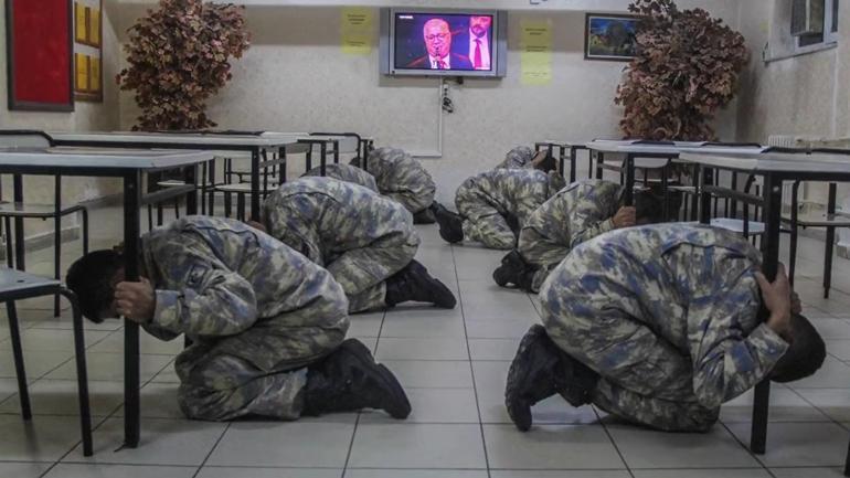 Türkiye ve KKTCde Çök- Kapan- Tutun deprem anı tatbikatı gerçekleştirildi