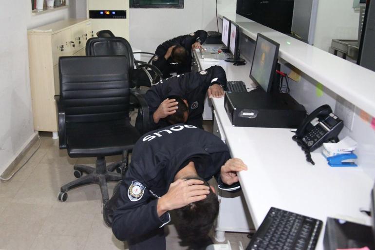 Türkiye ve KKTCde Çök- Kapan- Tutun deprem anı tatbikatı gerçekleştirildi