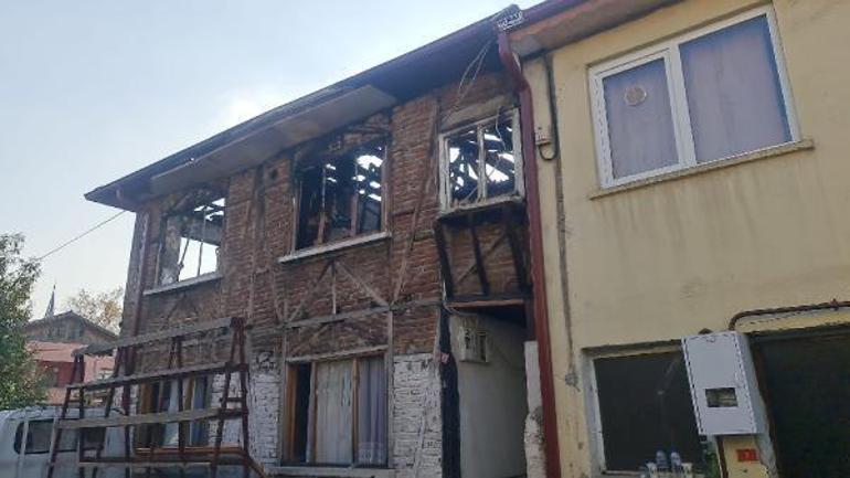 Sakaryada 2 katlı evde yangın; 1i çocuk, 2 ölü, 3 yaralı