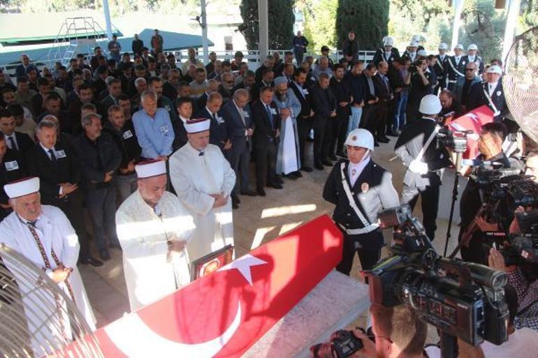 İstiklal Caddesindeki saldırıda kızıyla ölen Yusuf, mağazadaki eşini bekliyormuş