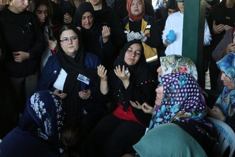 İstiklal Caddesindeki saldırıda kızıyla ölen Yusuf, mağazadaki eşini bekliyormuş