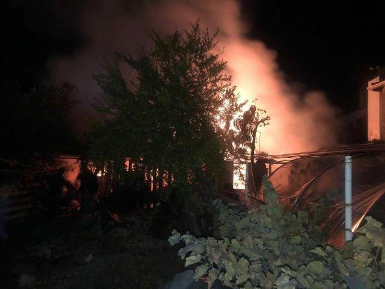 Muğlada ahır yangını; 3 küçükbaş öldü