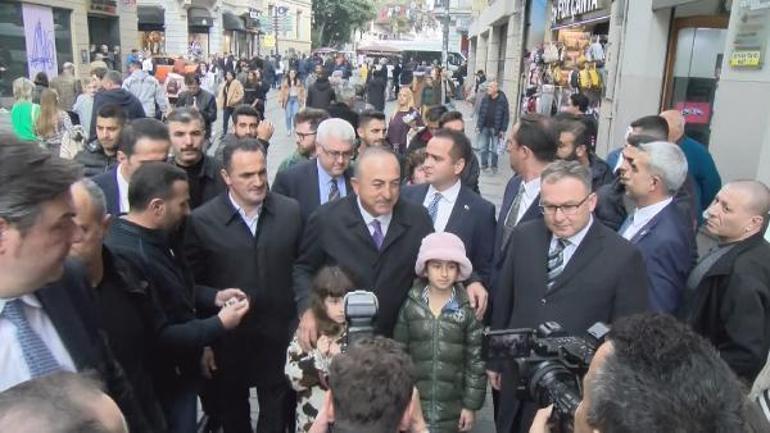 Bakan Çavuşoğlu İstiklal Caddesi’nde açıklama yaptı