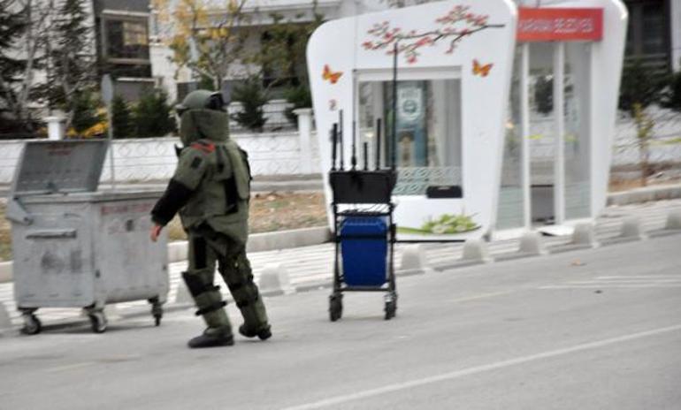 Otobüs durağında unutulan paket polisi alarma geçirdi