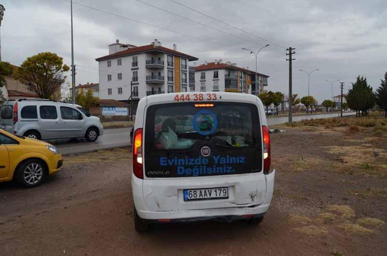 Evde sağlık görevlileri, hastaya giderken kaza yaptı: 3 yaralı
