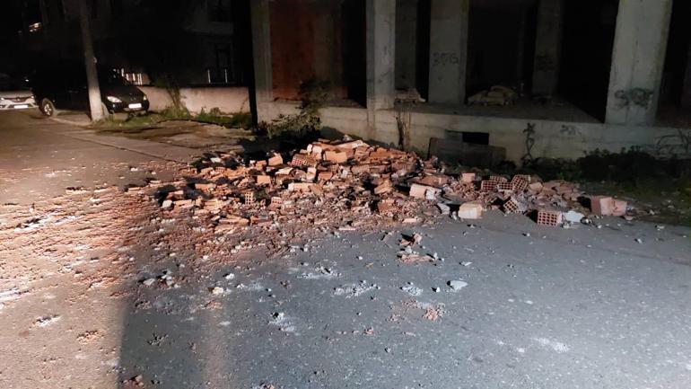 Düzce merkezli depremde Marmara ve İç Anadolu bölgeleri sallandı: 1 ölü, 93 yaralı
