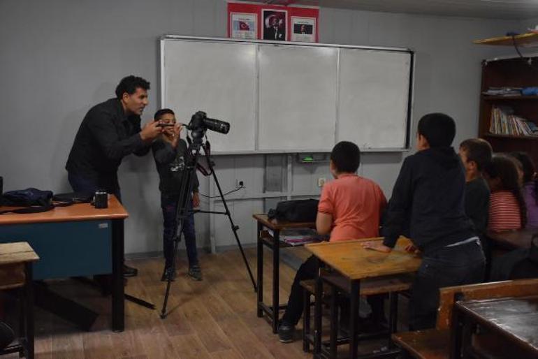 Öğretmenler konteyner okulda atölyeye katıldı