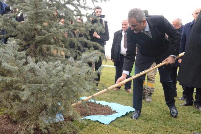 Şehit öğretmenler için hatıra ormanı ve anıt