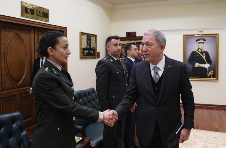 Bakan Akar, TSKda görevli öğretmenlerle bir araya geldi