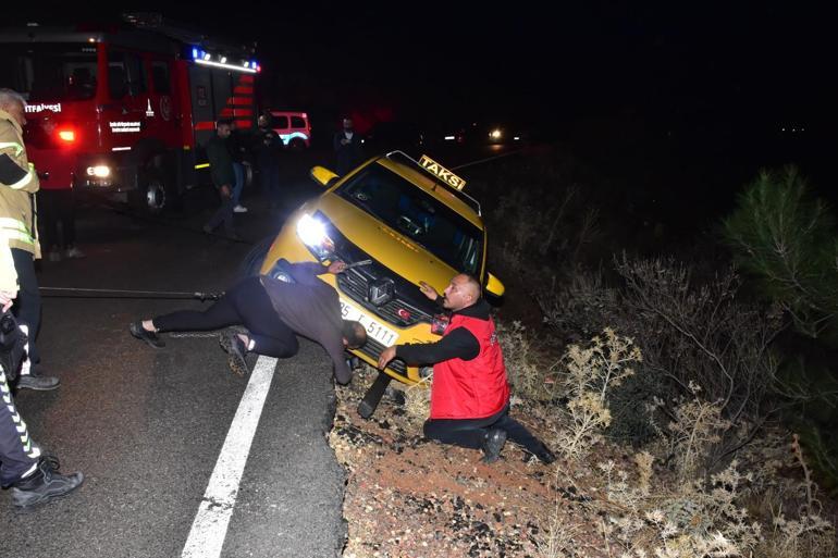 Şarampole uçmaktan şans eseri kurtuldular