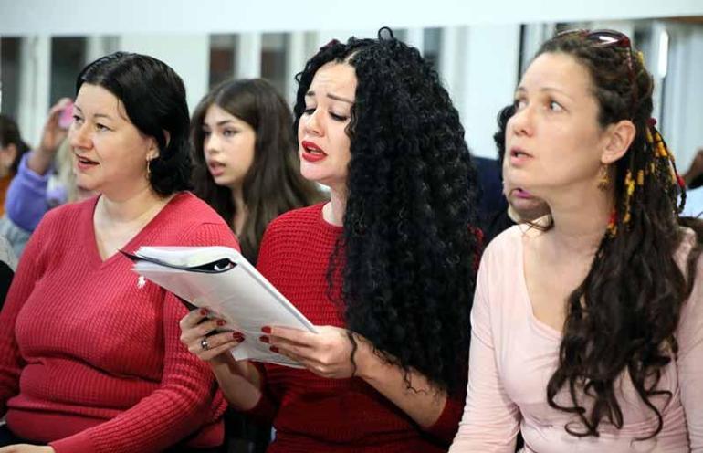 Yerleşik yabancılar, Türkçe öğrenmek için müzik korosu kurdu