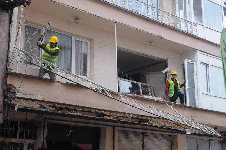 Düzce depreminde hasar gören Sarıdere Camisi yıkılıyor