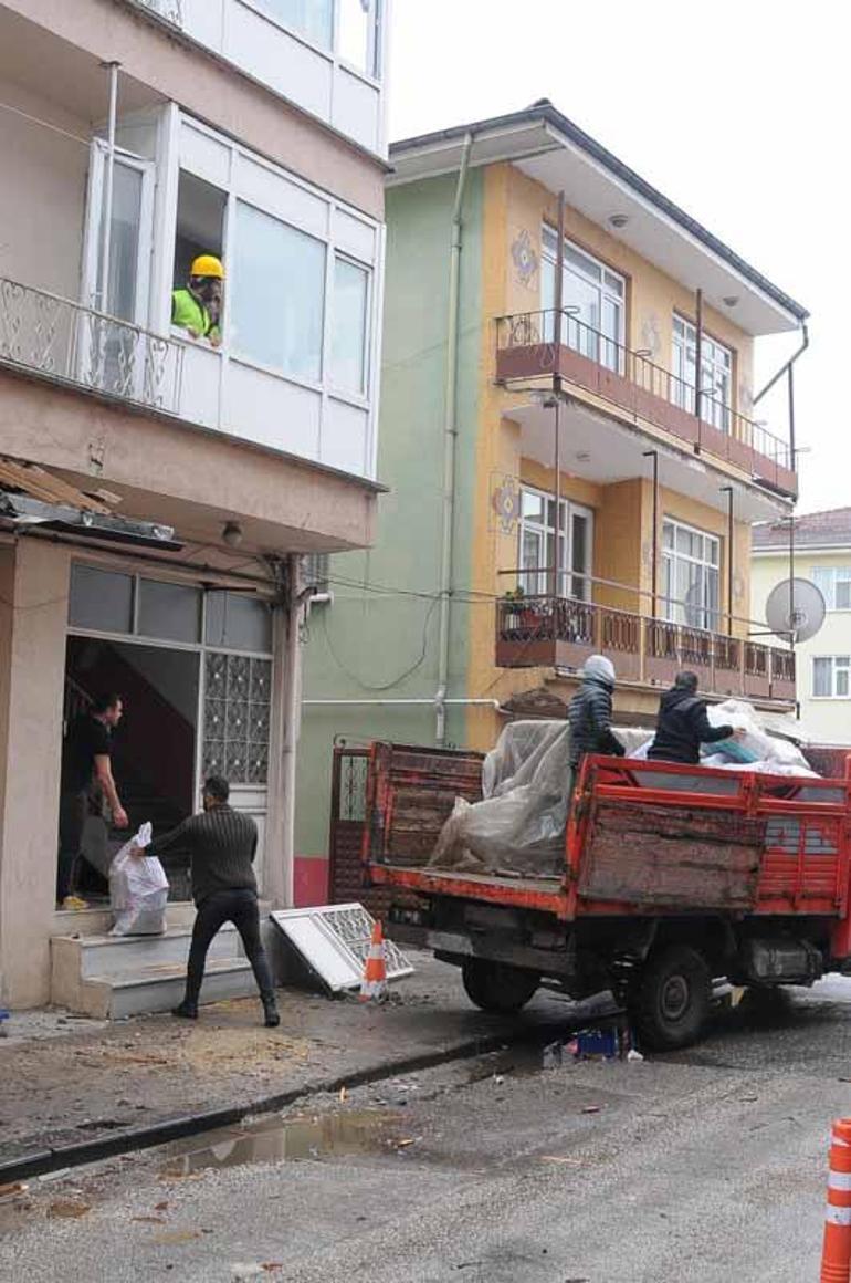 Düzce depreminde hasar gören Sarıdere Camisi yıkılıyor