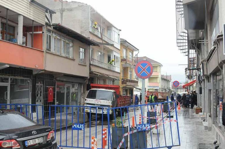 Düzce depreminde hasar gören Sarıdere Camisi yıkılıyor