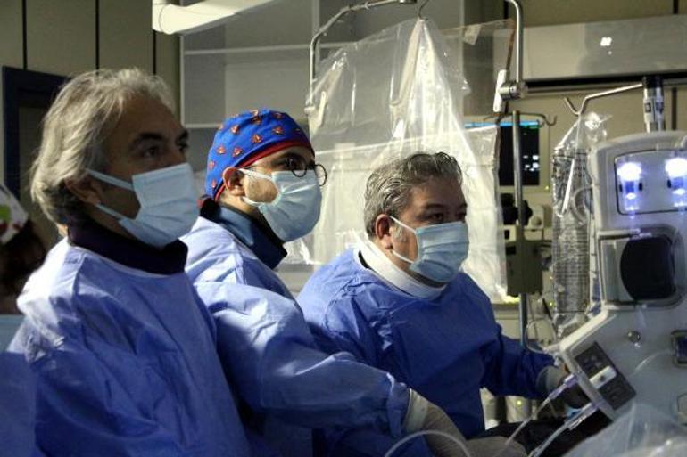 15 günde 2 kez felç geçirdi, operasyonla sağlığına kavuştu