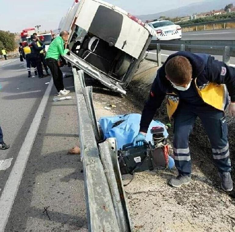 Osmaniyespor taraftarlarını taşıyan minibüs bariyerlere çarptı: 1 ölü, 10 yaralı