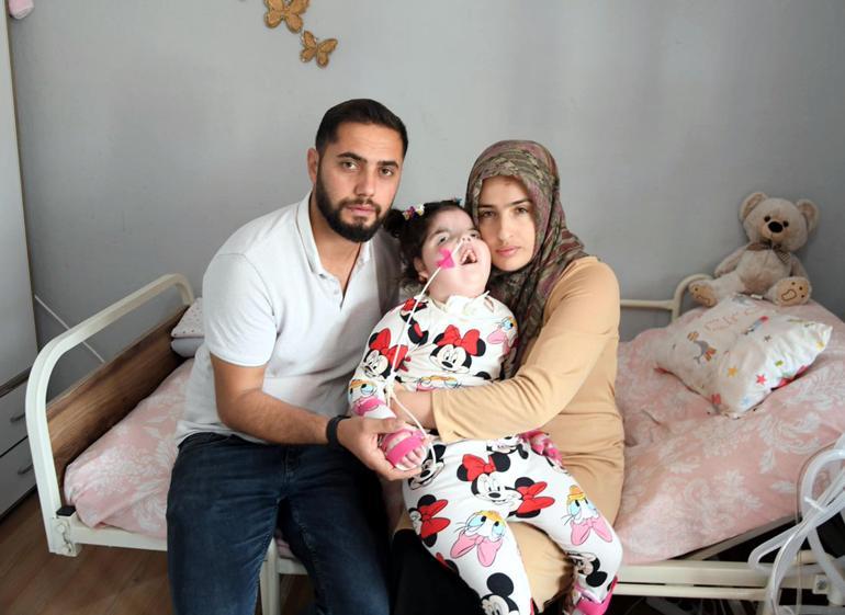 4 cihaza bağlı yaşayan SMAlı Yarenin babası: 1 lira bile umudumuz