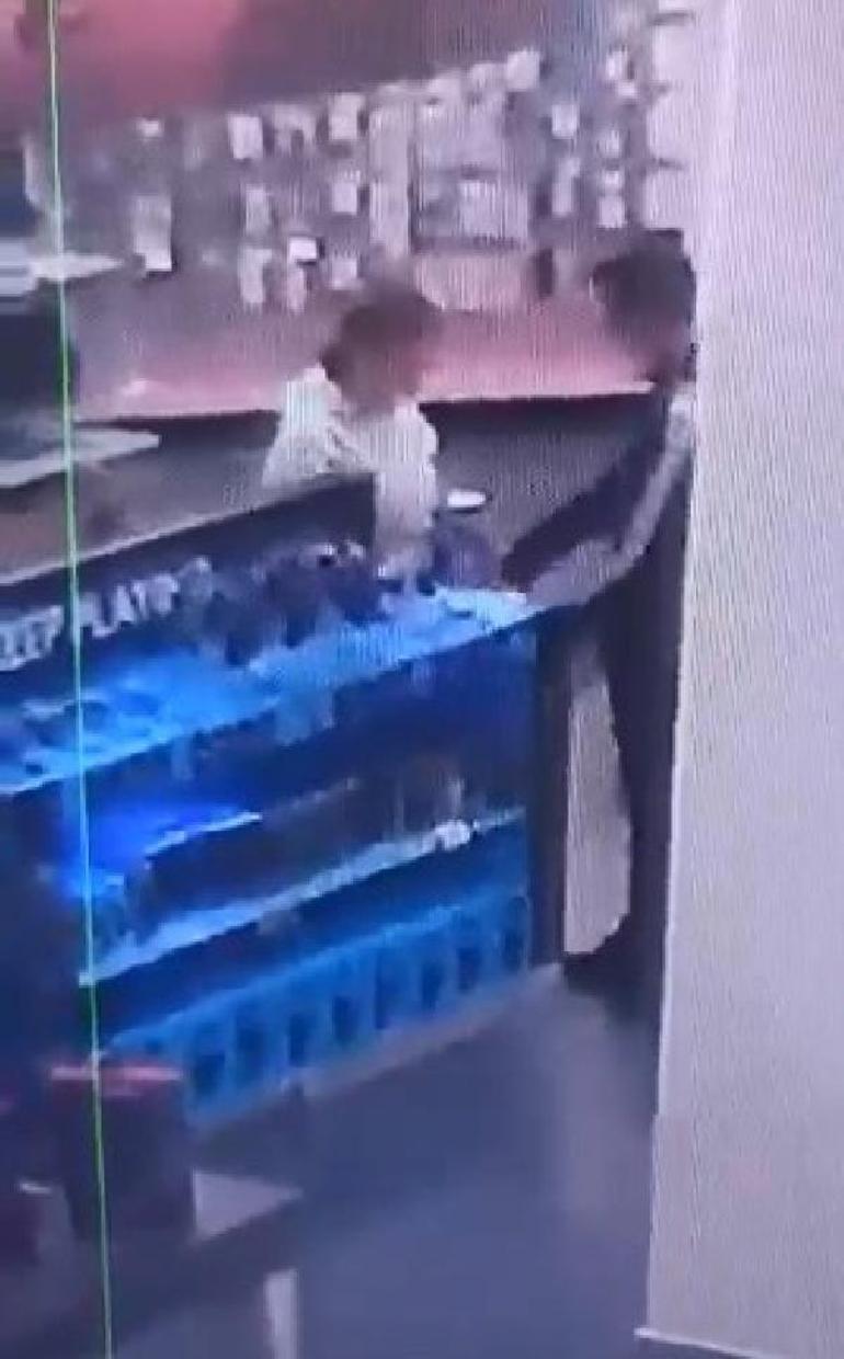 Kağıthane’de özel hazırladıkları çantayla mağazadan tablet çalan şüpheli yakalandı