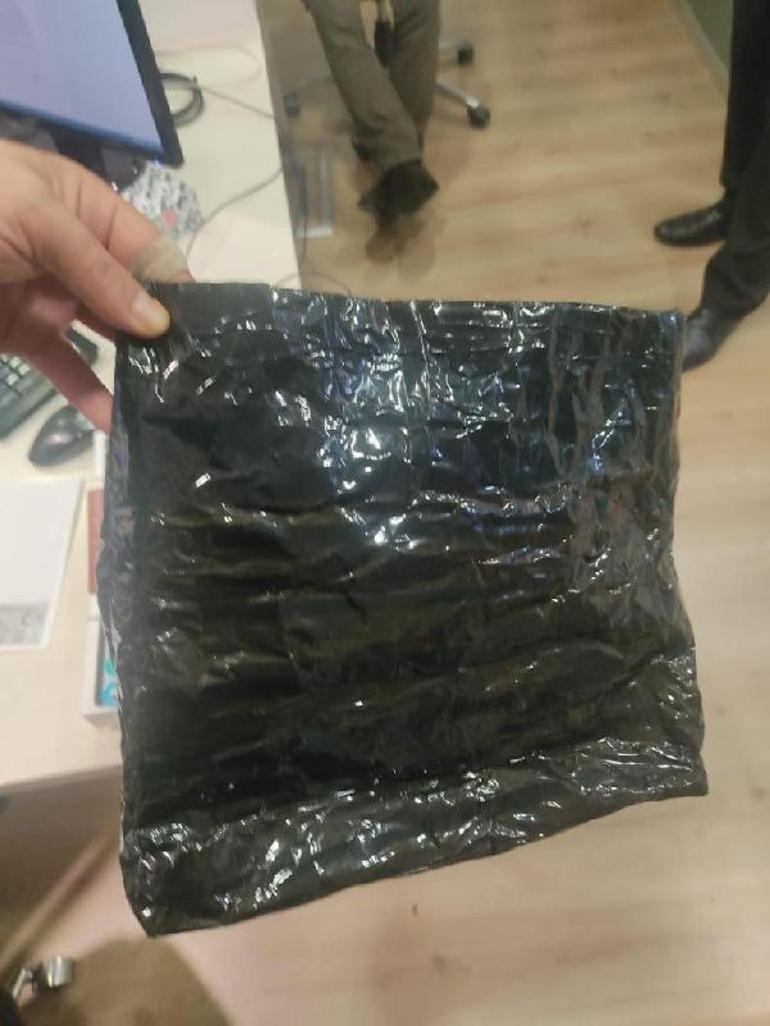 Kağıthane’de özel hazırladıkları çantayla mağazadan tablet çalan şüpheli yakalandı