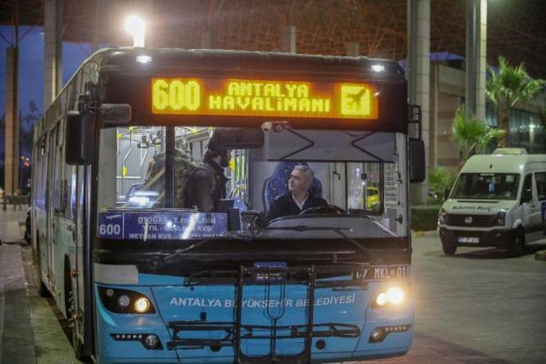 Halk otobüsü şoförü, fenalaşan yolcuya müdahale edip, hastaneye yetiştirdi