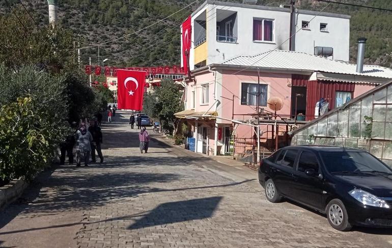 Trafik kazasında şehit olan komiser yardımcısı, memleketine uğurlandı