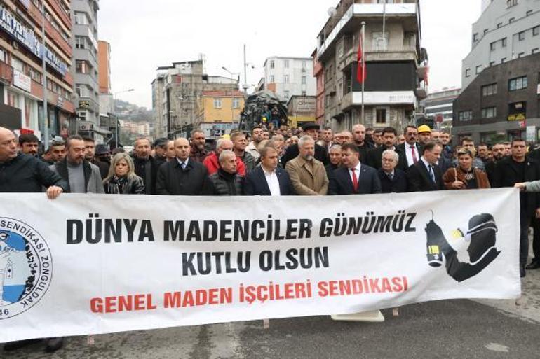 Amasrada Madenciler Gününde Madenci Anıtına çelenk bırakıldı