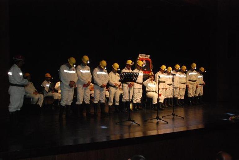 Amasrada Madenciler Gününde Madenci Anıtına çelenk bırakıldı