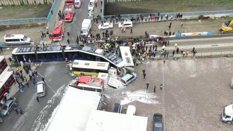 Eyüpsultanda tramvay ile otobüs çarpıştı: 33 yaralı