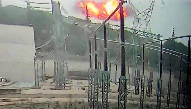 Pilot ile Burcunun öldüğü kazada uçak, 380 bin voltluk direğe çarpıp havada alev almış