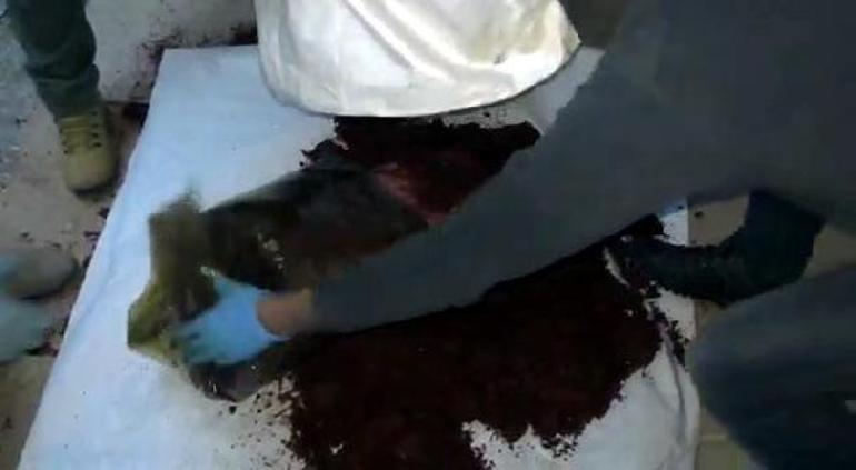 Kamyonetteki isot ve pul biber paketlerinden kilolarca uyuşturucu çıktı