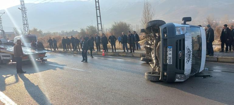 Vanda okul servis minibüsü devrildi: 11 öğrenci yaralı