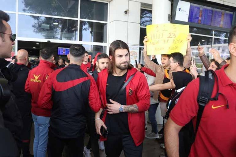Galatasaray, Antalyada coşkuyla karşılandı