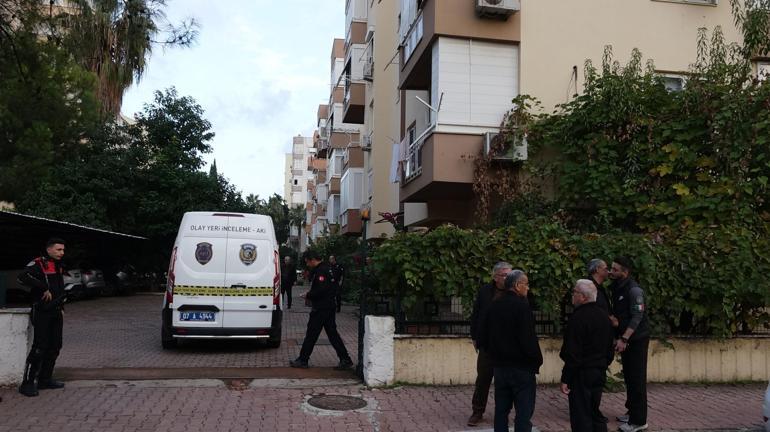 Tartıştığı annesinin boğazına ekmek bıçağı saplayarak öldürdü