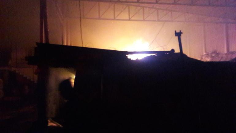 Mersinde defne yaprağı işleme fabrikasında yangın