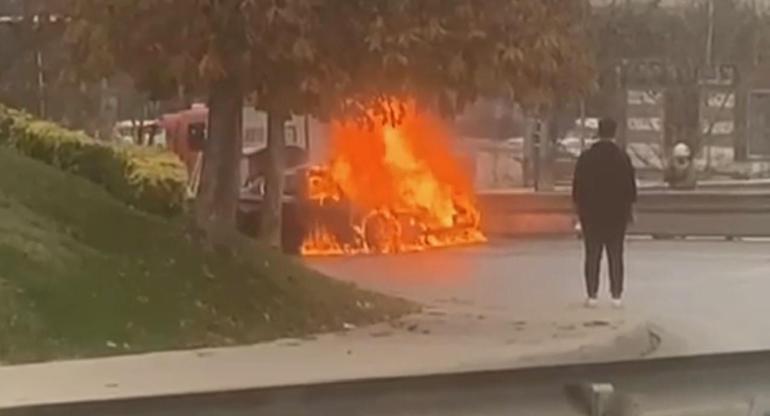Kartalda otomobil alev alev yandı