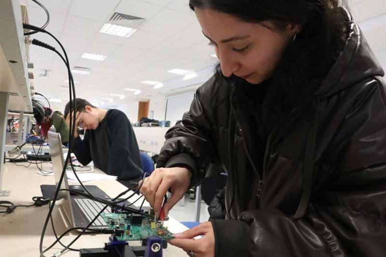 Mühendislik fakültelerindeki kız öğrenci sayısında artış