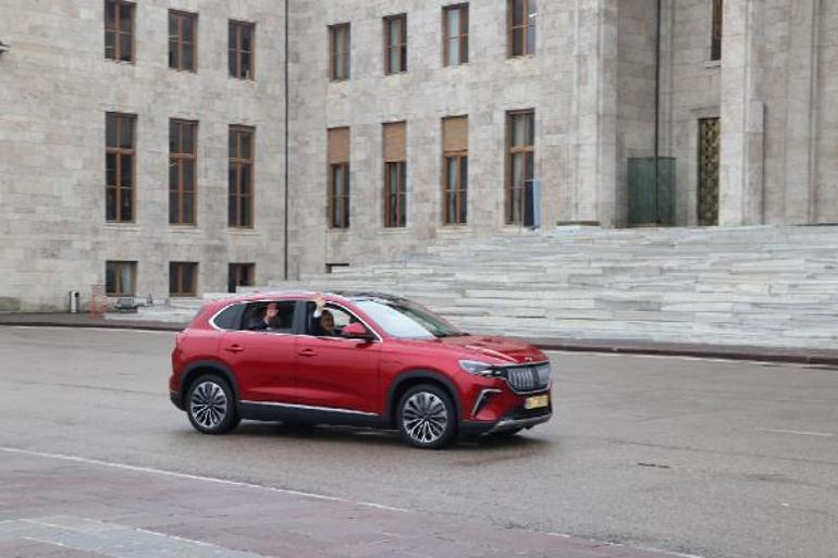 Bakan Varank, Meclise Togg ile geldi