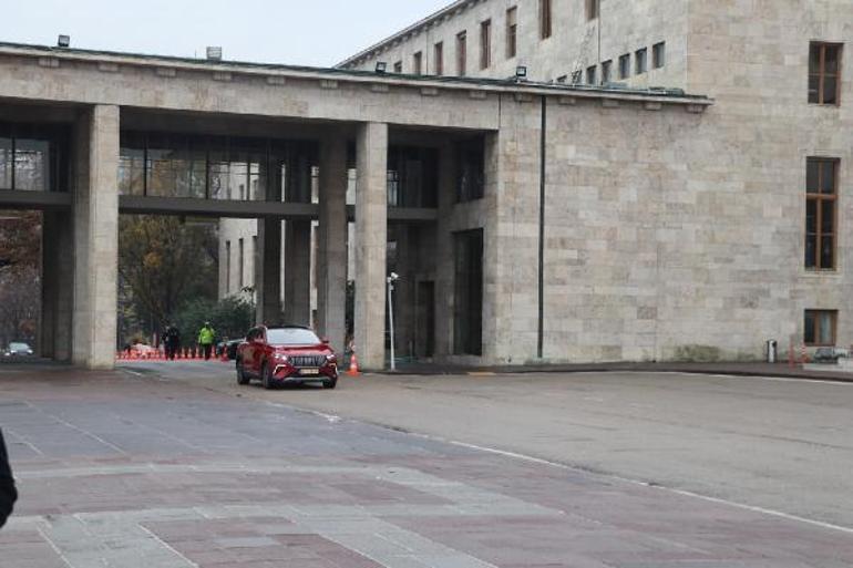 Bakan Varank, Meclise Togg ile geldi