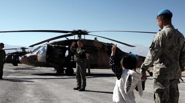 MSB, helikopter pilotlarının operasyon görüntülerini paylaştı