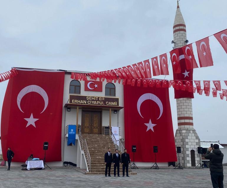 Bakan Soylu: Gazilerimiz ve şehit annelerinin ayakları altında halı olsak da onların borcunu ödeyemeyiz