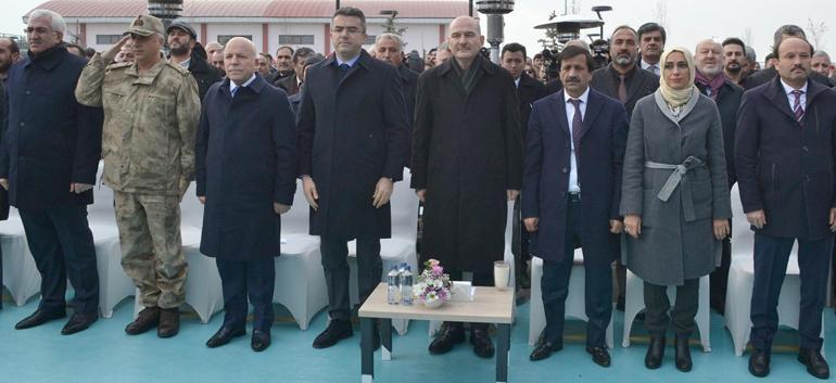 Bakan Soylu: Gazilerimiz ve şehit annelerinin ayakları altında halı olsak da onların borcunu ödeyemeyiz