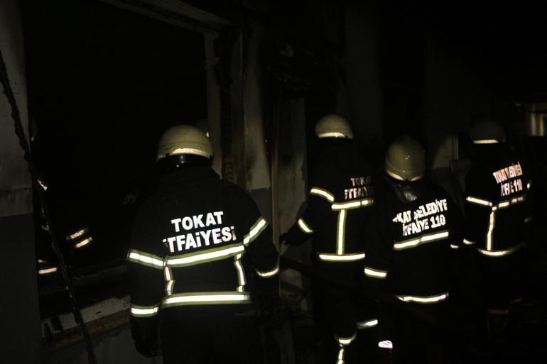 Sitede çıkan yangın sonrasında esnaf kavga etti, polis biber gazı kullandı