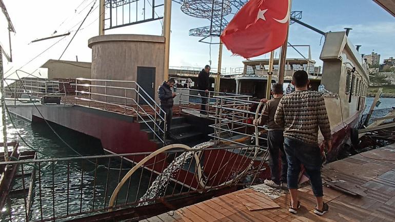 Bodrumdaki sağanak ve fırtınada karaya vuran yüzen disko için su tahliyesi başlatıldı