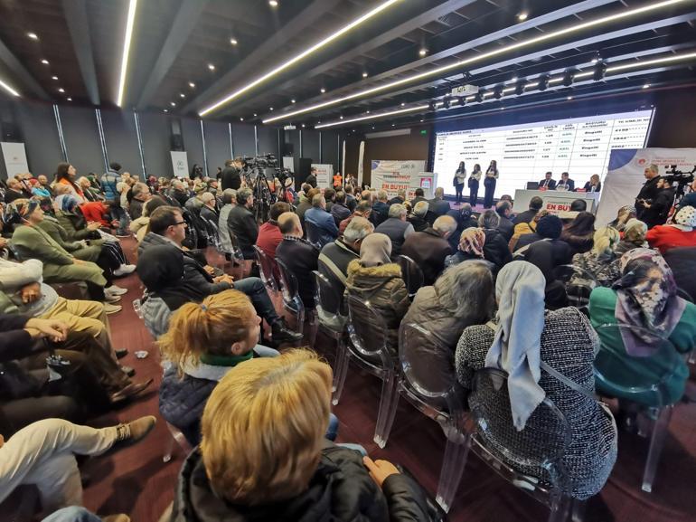 Samsunda sosyal konut projesi kura çekimi; adı çıkanlar sevinçten ağladı