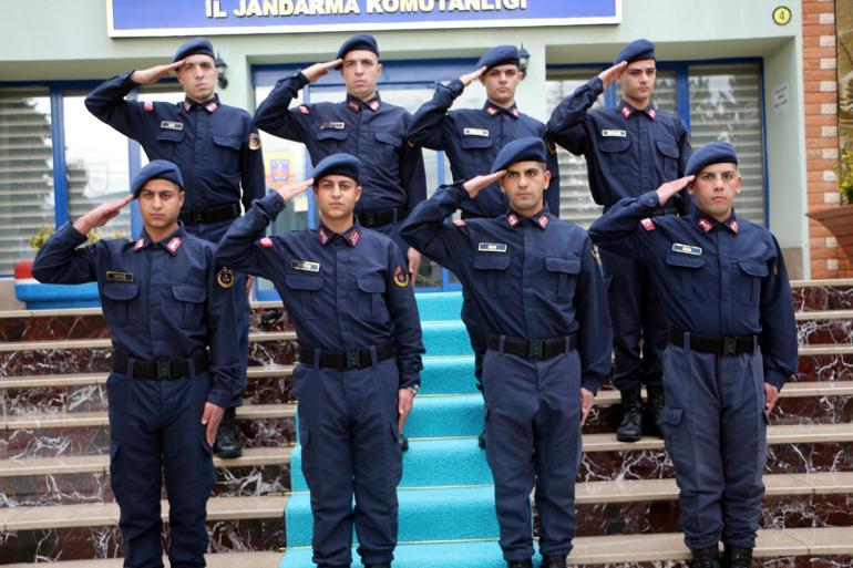 4 ikiz kardeş, aynı yerde asker