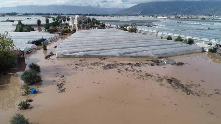 Antalya’nın 2 ilçesinde sel felaketi