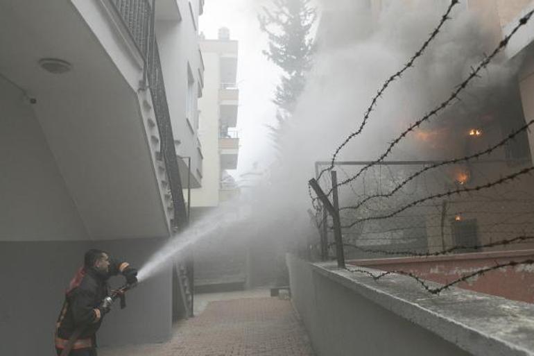 Mersinde otomotiv servisinde yangın