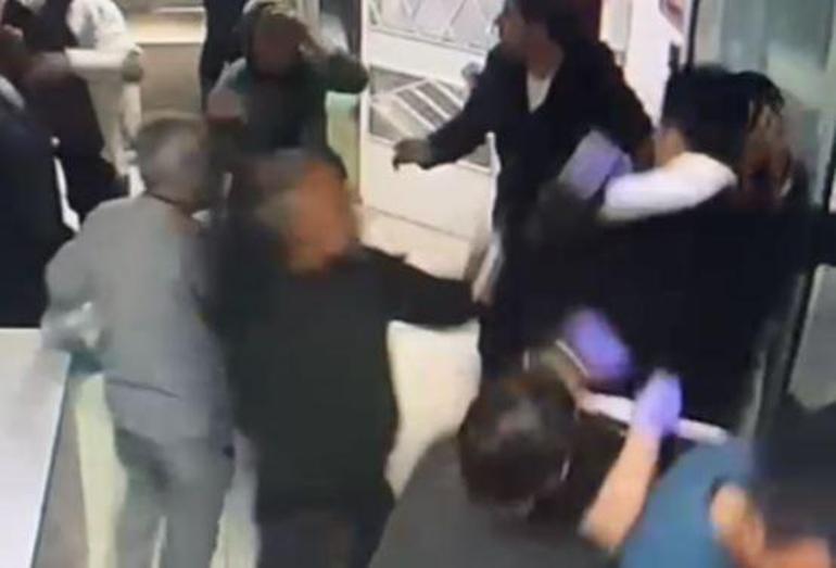 Sağlık çalışanlarına saldırı sırasında kalp krizi geçirdi; acil müdahale ile hayata döndürüldü