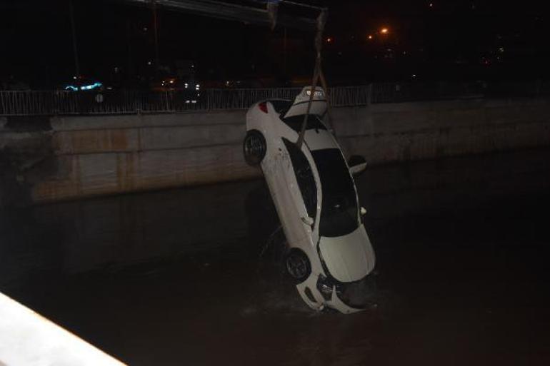 İzmirde otomobil, çaya uçtu; Kırgız kadın öldü, 1i Ukraynalı 3 yaralı